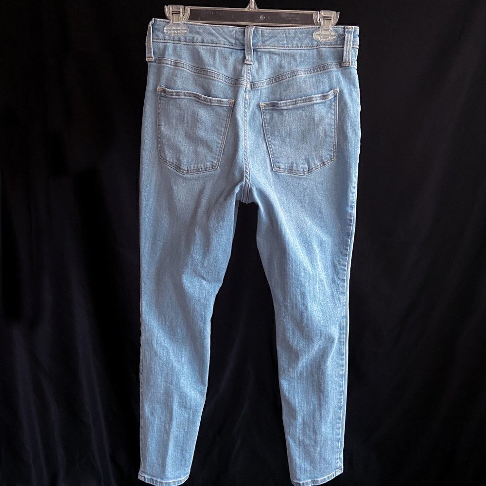 Universal Threads Light Wash High Rise Skinny Jeans - Picture 3 of 3